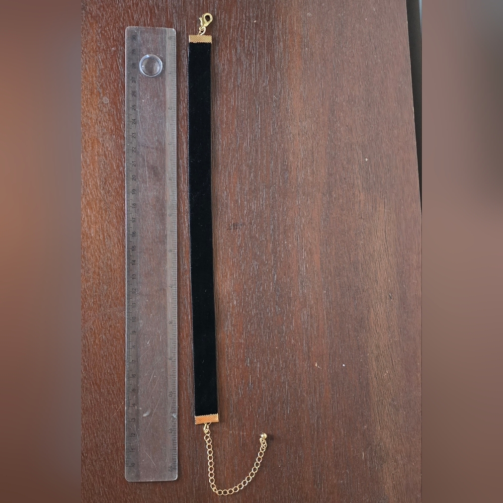 Vintage Black Velvet Choker Necklace - Picture 3 of 4